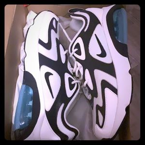 W Air Max 200 size 10 in box (like brand new)